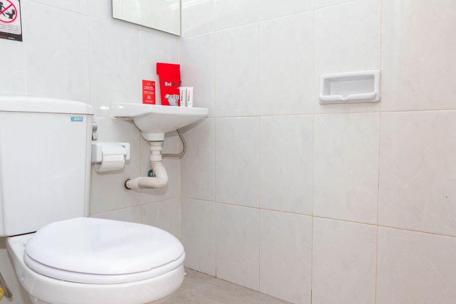 Hotel Reddoorz Near Istana Plaza 2