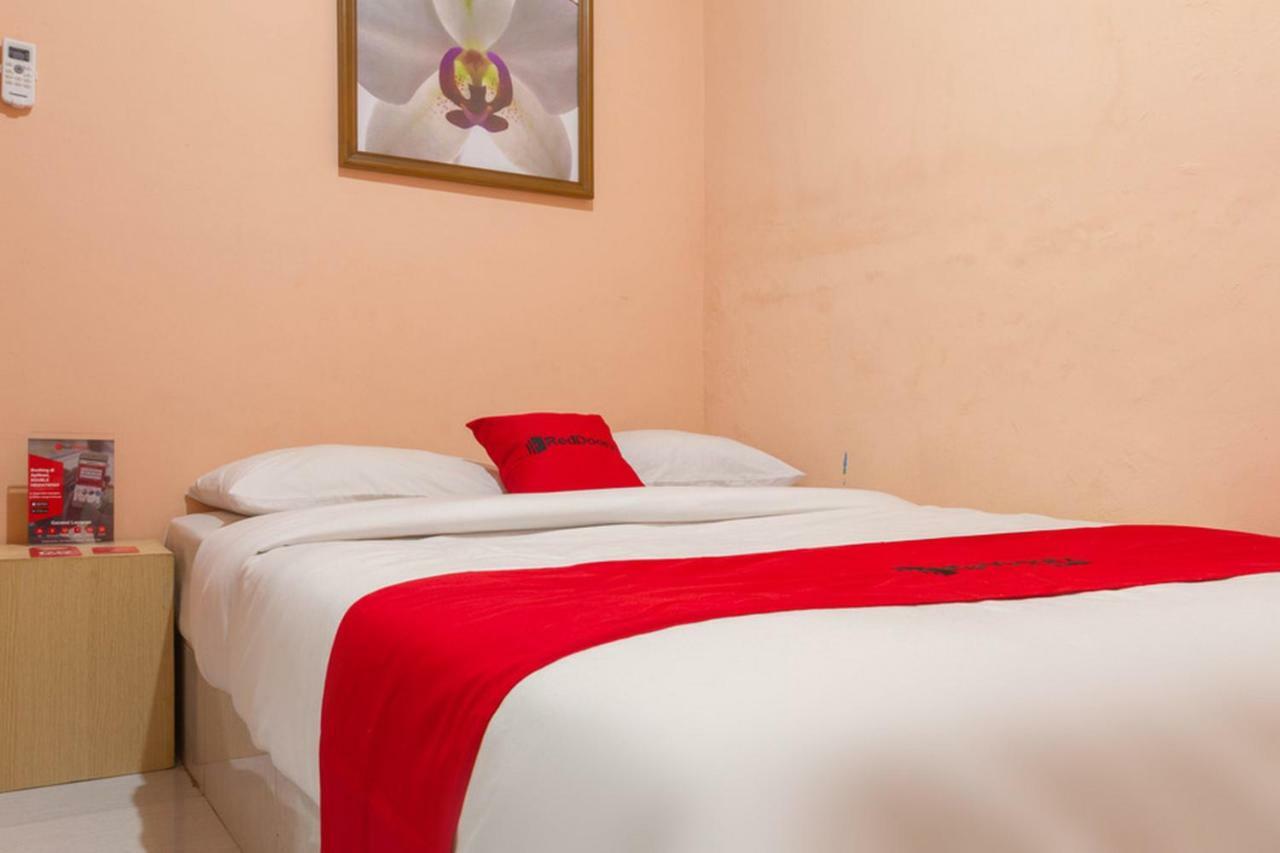 Hotel Reddoorz Near Istana Plaza 2 2*